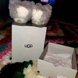 UGG Toddler Luv Classic Mini II Size 10 Gray with white